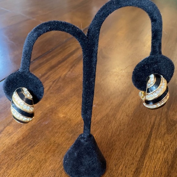 Christian Dior Gold Tone Half Hoop Clip-On Earrings Black Enamel Clear Stones - Picture 3 of 13